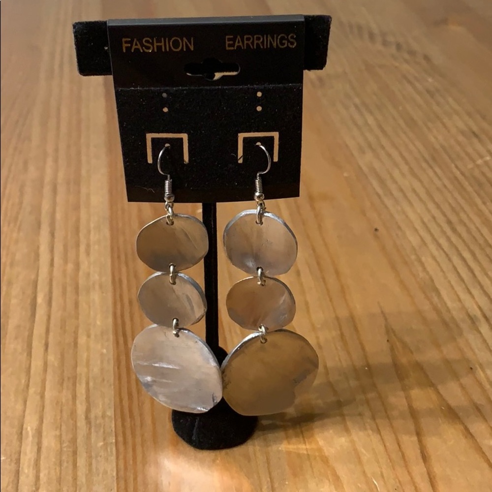NWT  Silver tone Earrings very light on fishhook
